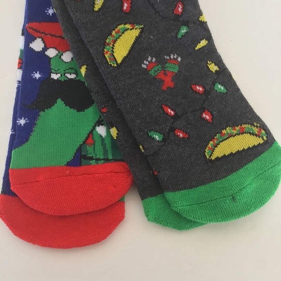 FELIZ NAVIDAD CHRISTMAS SOCKS PACK OF TWO NWT SIZE 10-13 - Picture 11 of 11